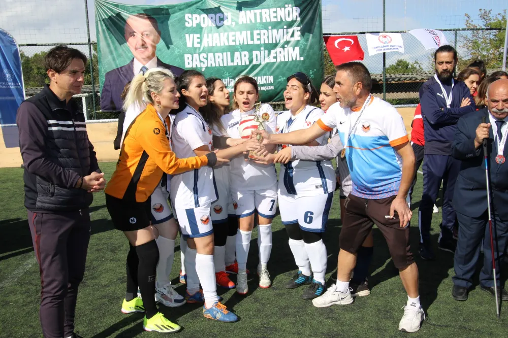 Kadınlar futbol oynarsa dünya yerinden oynar