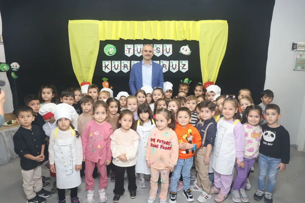 Çayırovalı minikler, elleriyle turşu hazırladı