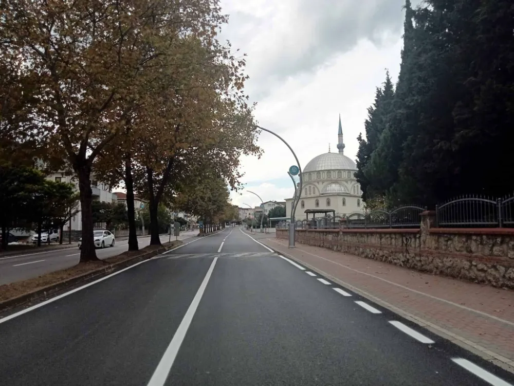 Derince Ertuğrul Gazi Caddesi’nde yol çizgileri çizildi