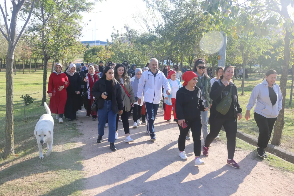 Çiftçi, veli ve kursiyerlerle sabah yürüyüşü gerçekleştirdi