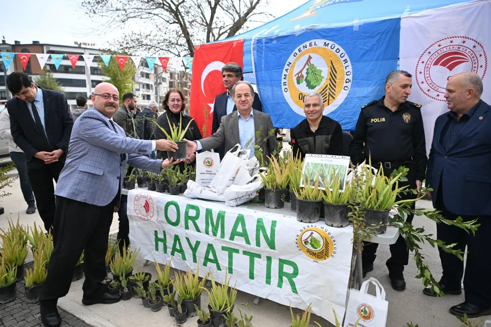 KARTEPE’DE 2300 FİDAN DAĞITILDI