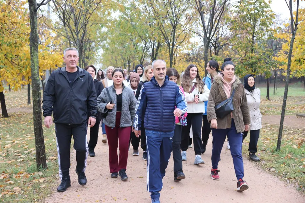 Çiftçi, bilgievleri öğretmenleriyle sabah yürüyüşünde buluştu