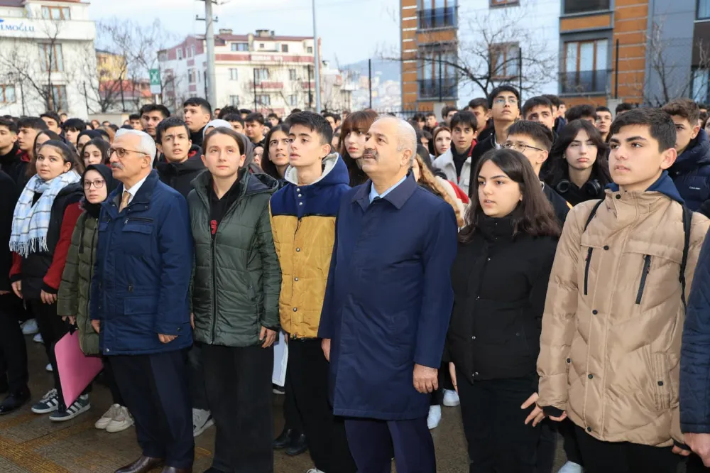 Kaymakam Özyiğit ve Başkan Büyükgöz Bayrak Töreninde