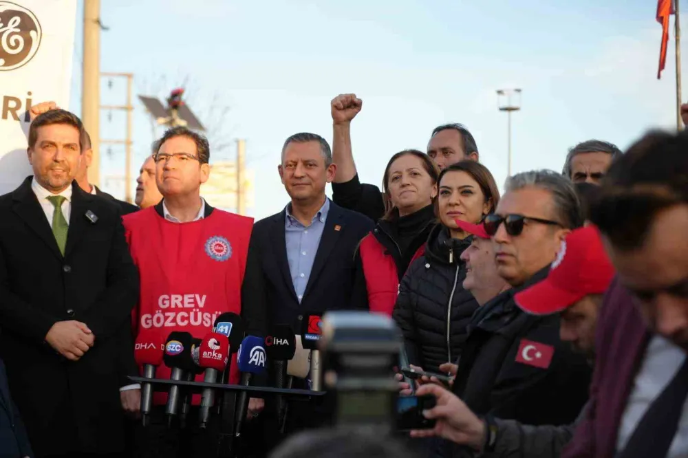 CHP Genel Başkanı Özel, Kocaeli’de grev yapan işçileri ziyaret etti