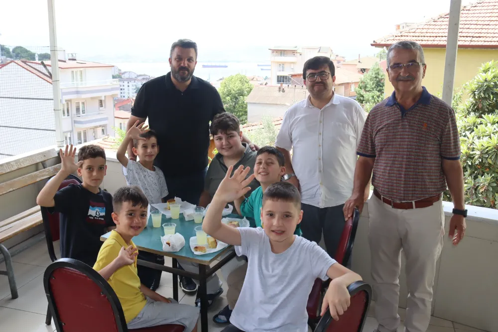 İzmit Belediyesi Kur’an Kurslarına başlayan çocukları yalnız bırakmadı