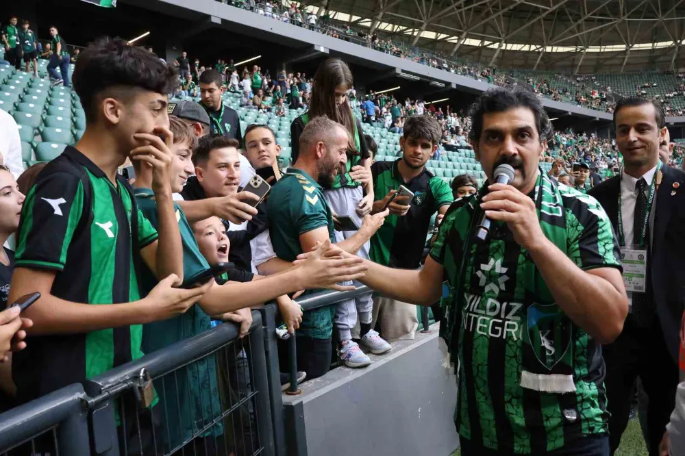 Şarkıcı Bayhan’dan Kocaelispor camiasına jest