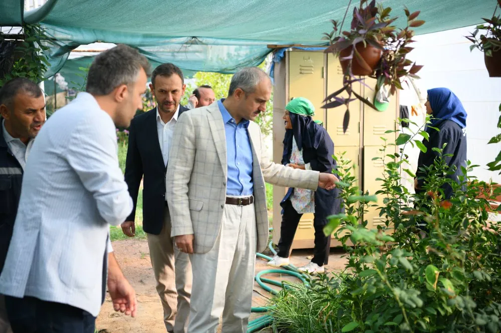 Çiftçi, Park ve Bahçeler’deki mesai arkadaşlarıyla buluştu