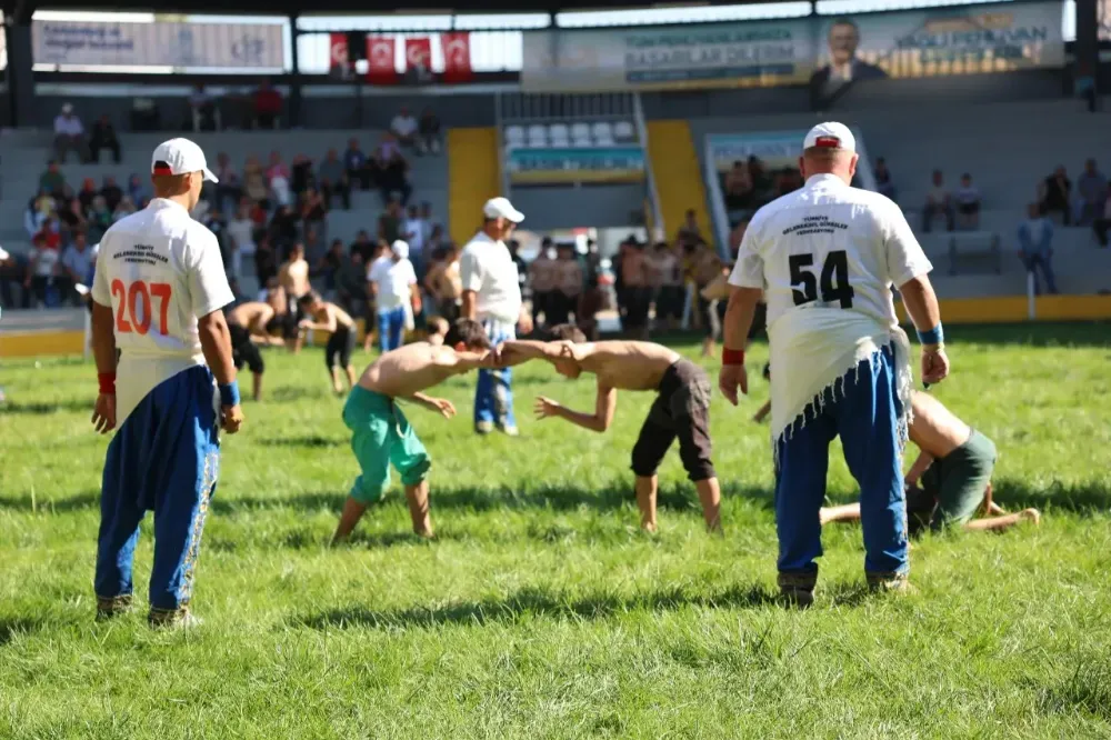 İshakçılar Yağlı Pehlivan Güreşleri başladı