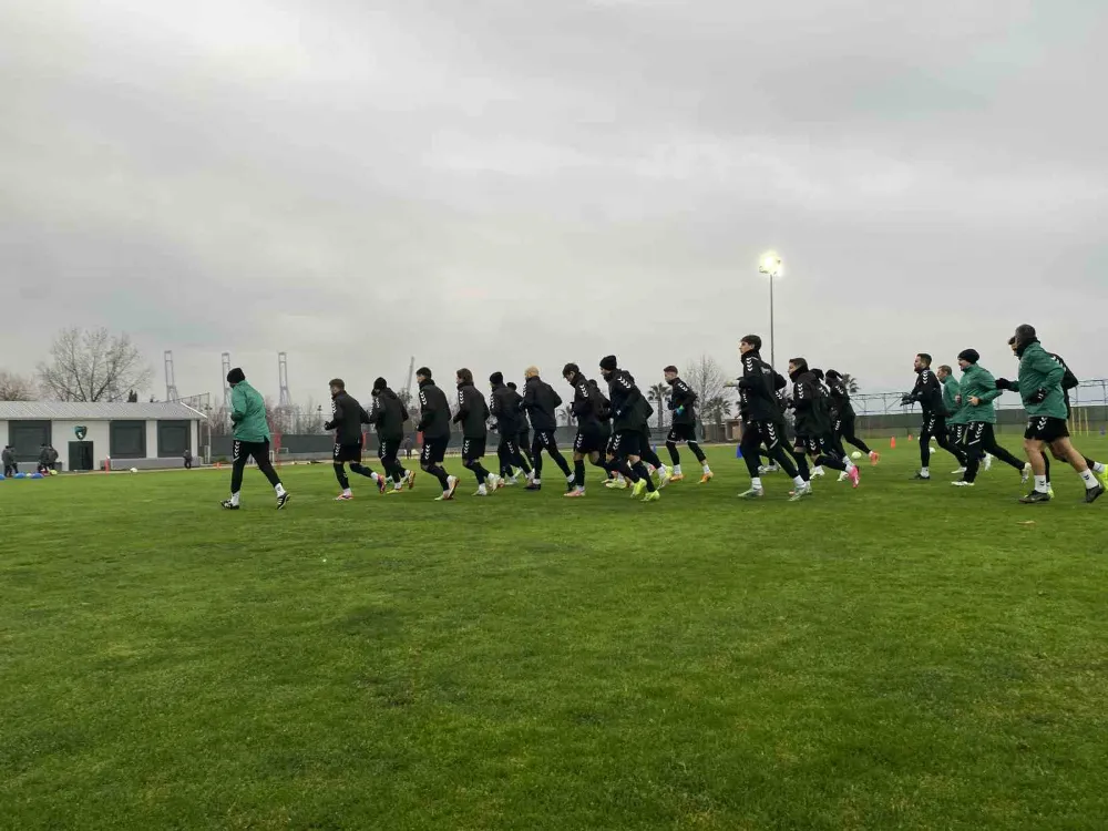 Kocaelispor’un yeni transferi Samet Yalçın ilk idmanına çıktı