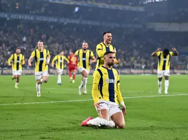 Fenerbahçe,  tarihi bir geri dönüşle sahasında 3-2 yendi