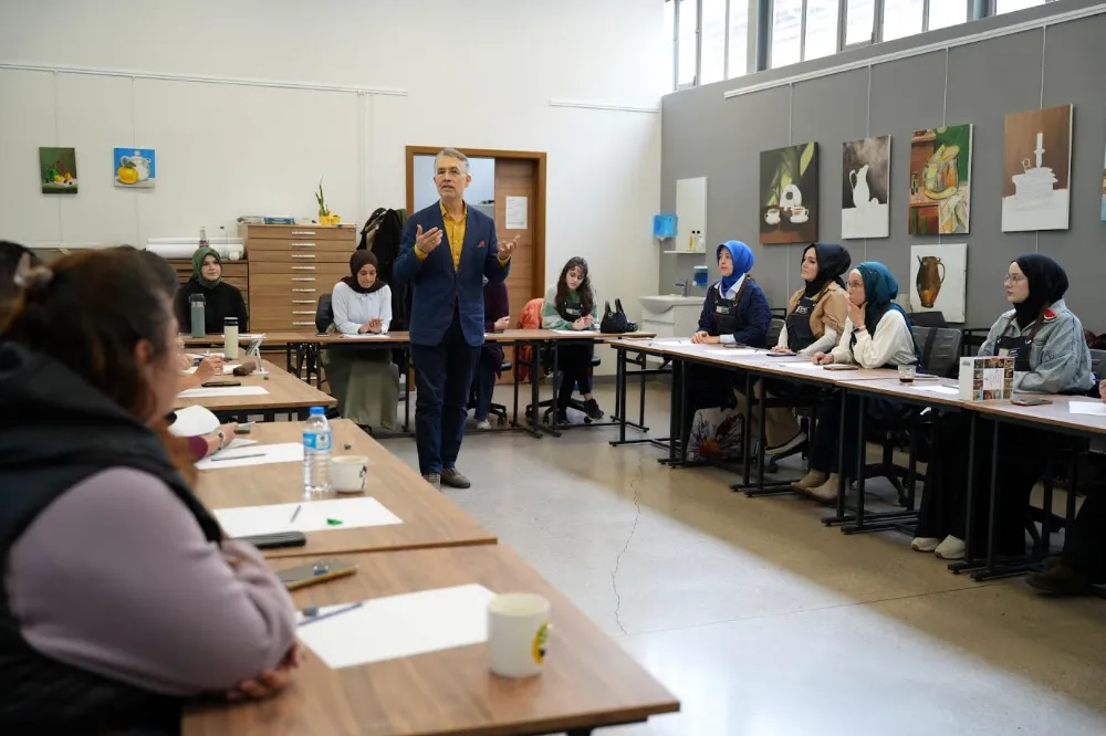 Ressam Cemal Toy, renklerin şifasını Kocaeli’ye taşıdı