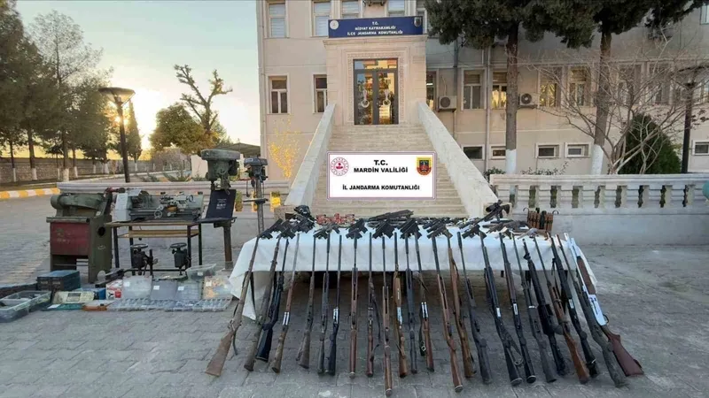 Mardin’de yasa dışı silah imalathanesine baskında çok sayıda silah ele geçirildi
