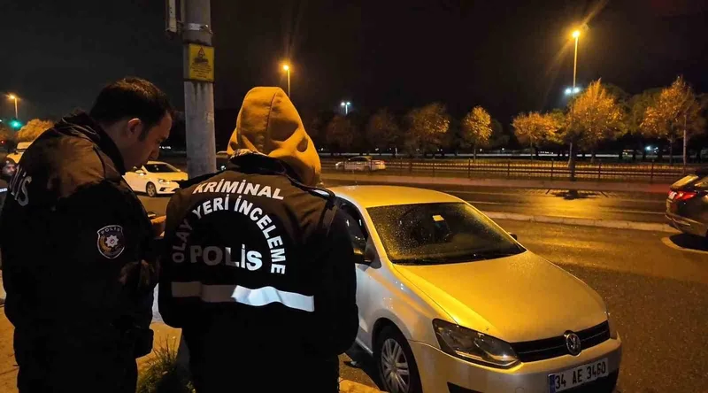 Polisin GBT yapmak istediği araçtan ceset çıktı
