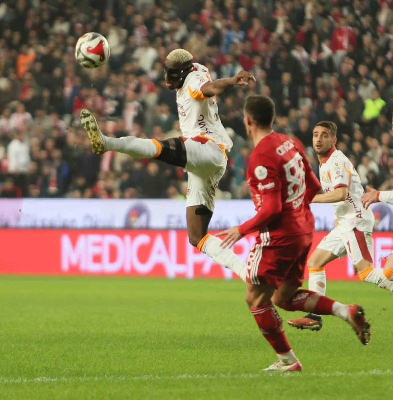 Victor Osimhen ligde 6. golünü attı
