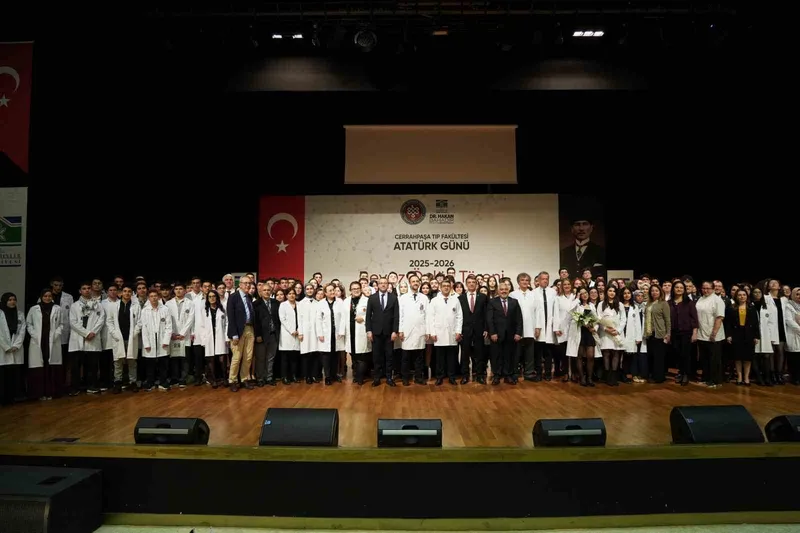 Cerrahpaşa Tıp Fakültesi öğrencileri Bahçelievler’de beyaz önlük giydi
