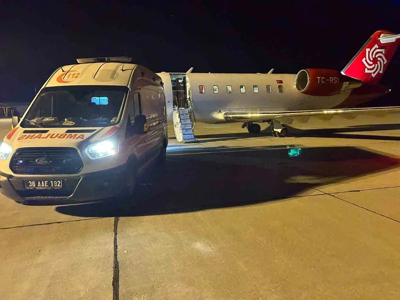 Kars’ta ambulans uçak 44 günlük bebek için havalandı
