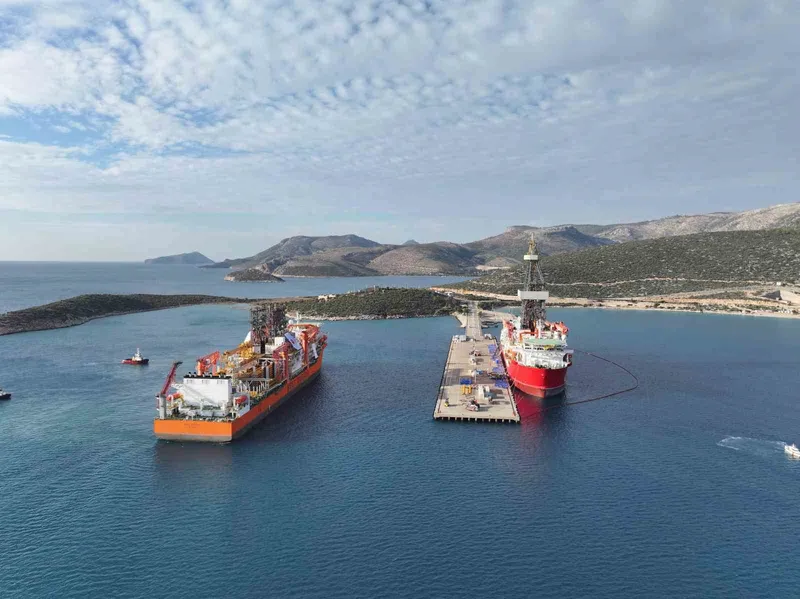 Türkiye’nin 6’ıncı sondaj gemisi Taşucu Limanı’na yanaştı
