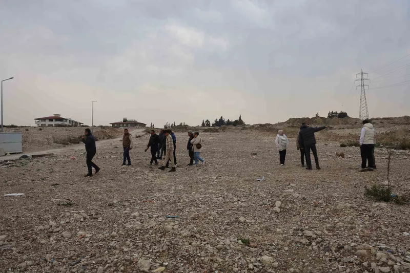 ‘Biz anlaşıp yapamadık ama yaparsa devletimiz yapar’ diyen site sakinleri, yuvalarından geriye kalan boş arazinin rezerv alanına alınmasını istiyorlar
