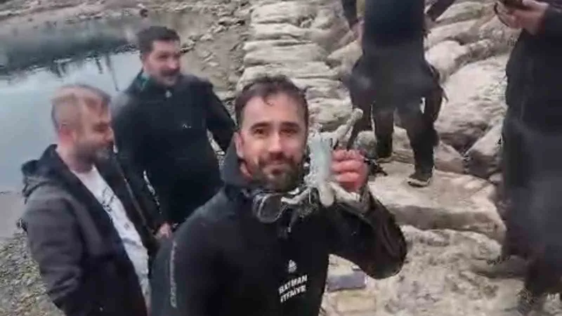 Malabadi Köprüsü’ndeki dalışta çok sayıda teknoloji ürünü bulundu
