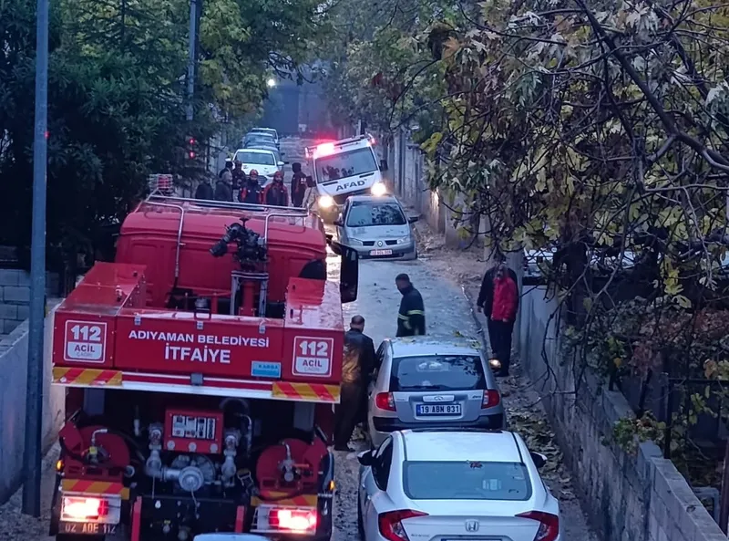 Mahsur kalan AFAD’ı itfaiye ekipleri kurtardı
