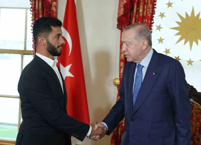 Cumhurbaşkanı Erdoğan, Oscar ödüllü Filistinli yönetmen Basel Adra’yı kabul etti
