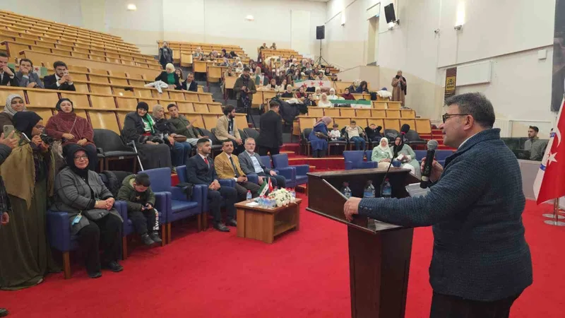 Kütahya’da eğitim gören Suriyeli öğrenciler, Baas rejiminin devrilmesinin birinci yıl dönümünü kutladı
