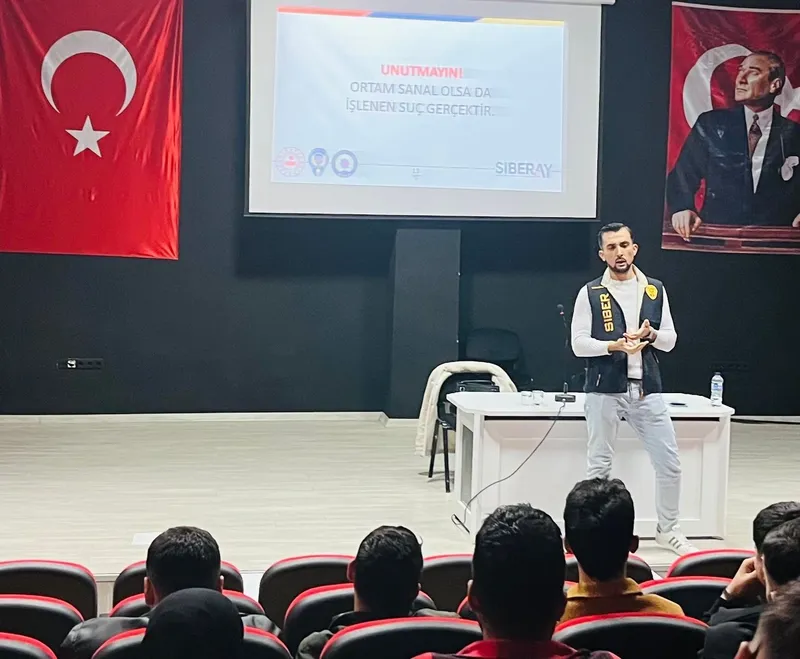 Kütahya İl Emniyet Müdürlüğü’nden öğrencilere siber farkındalık semineri
