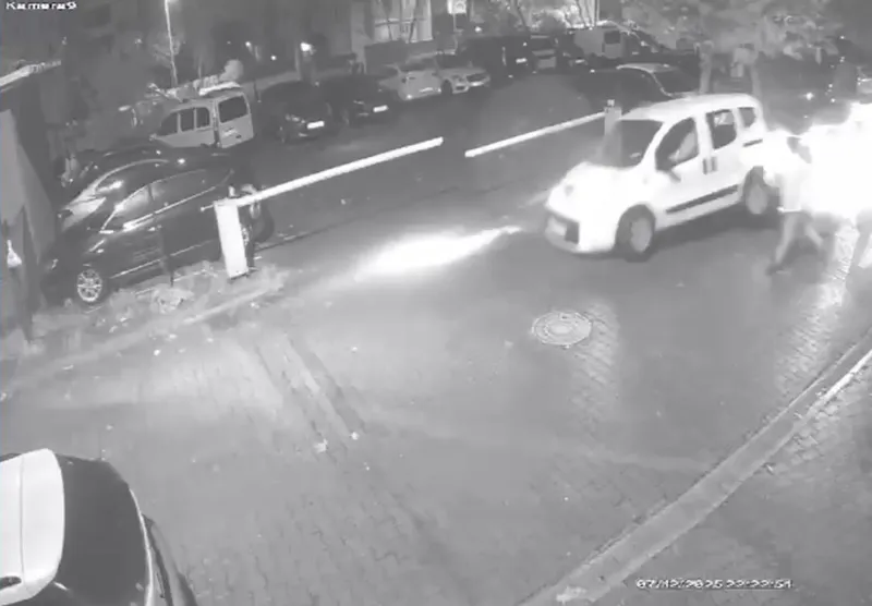 Pendik’te direksiyon hakimiyetini kaybeden sürücü ortalığı birbirine kattı
