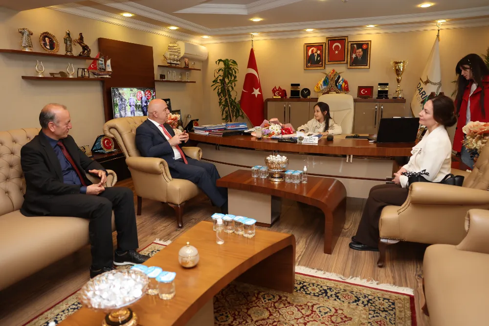 Başkan Bıyık koltuğunu minik İpek’e bıraktı