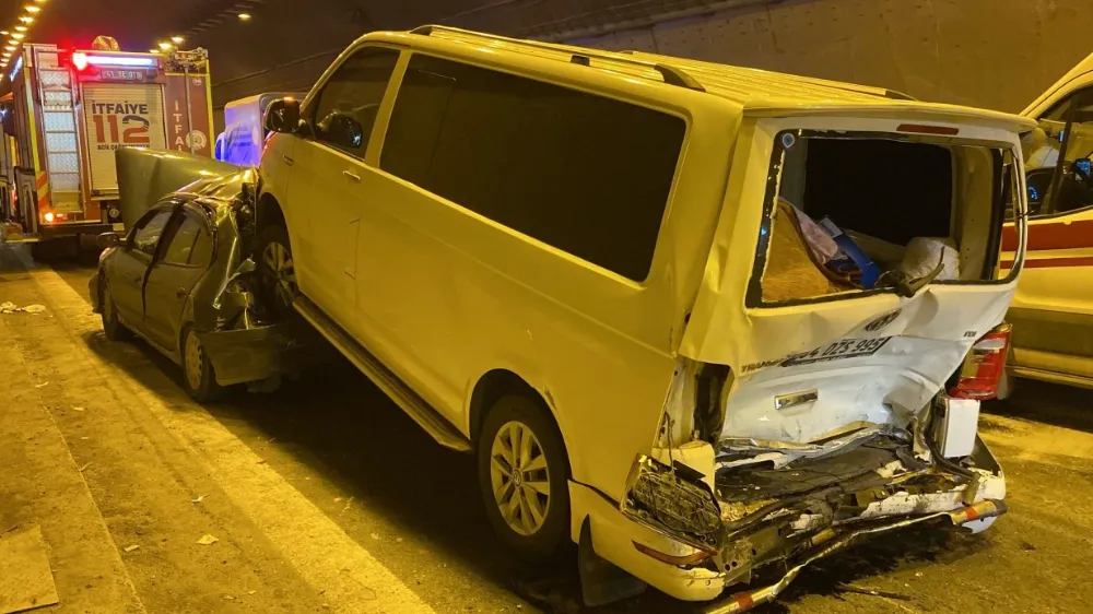 TEM’de 8 araç zincirleme kazaya karıştı: 8 yaralı