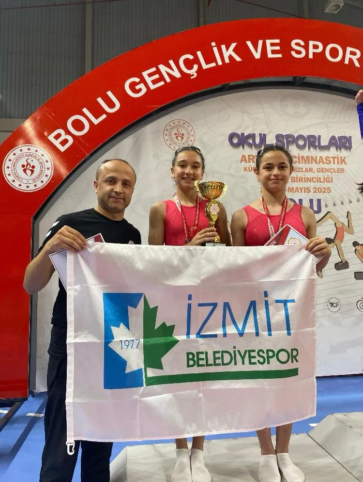 İzmit Belediyesporlu genç cimnastikçiler Türkiye ikincisi oldu