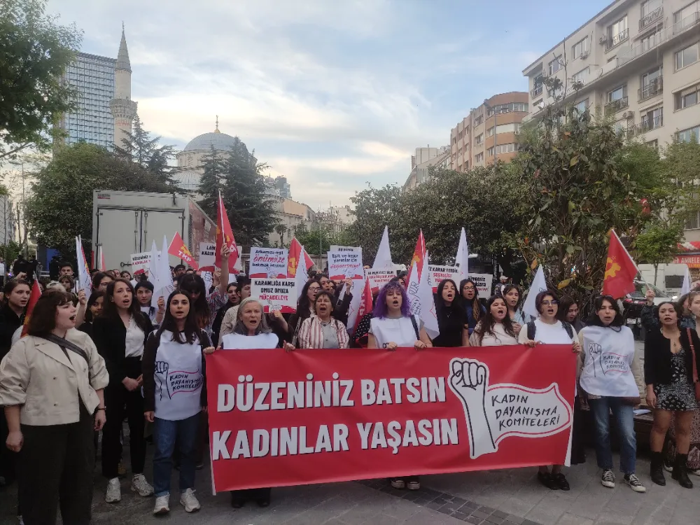 Kadınlar Şişli’de Bahar Aksu için toplandı: ‘Bu karanlık, katil düzeni yıkalım