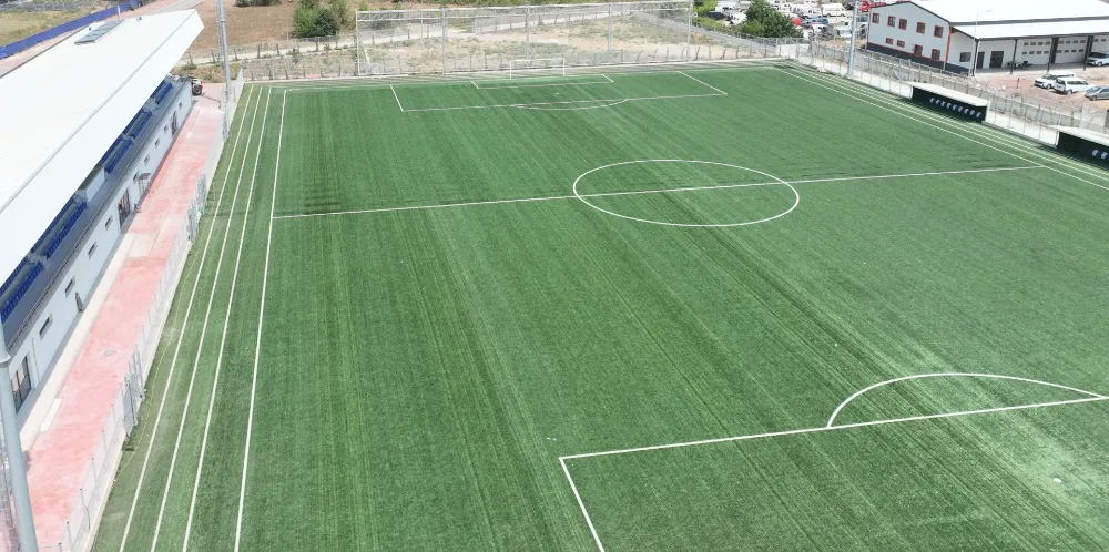 Gençler için bir futbol sahası da Alikahya’ya