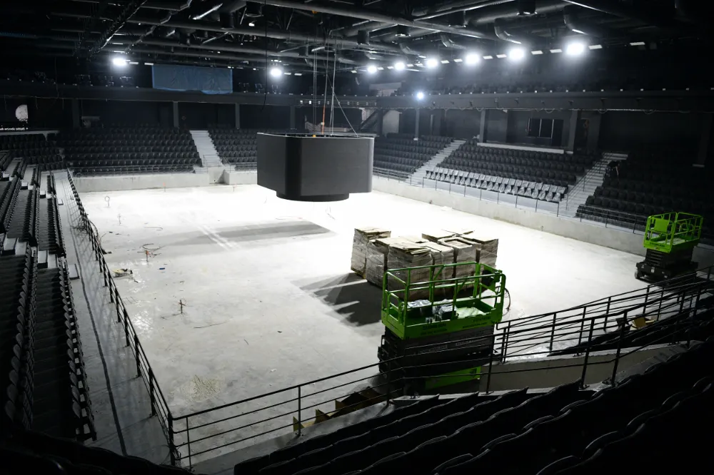 Çayırova’nın yeni spor salonunda koltuk montajı tamam