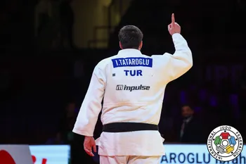 Tataroğlu’ndan Avusturya’da altın zafer